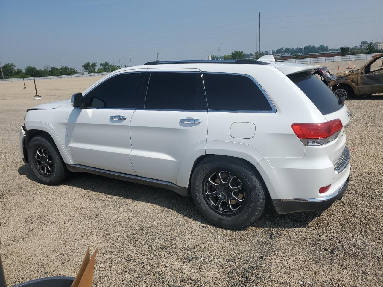 2015 Jeep Grand Cherokee Summit - Image 2