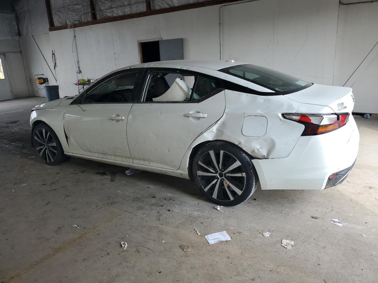 2020 Nissan Altima Sr - Image 2