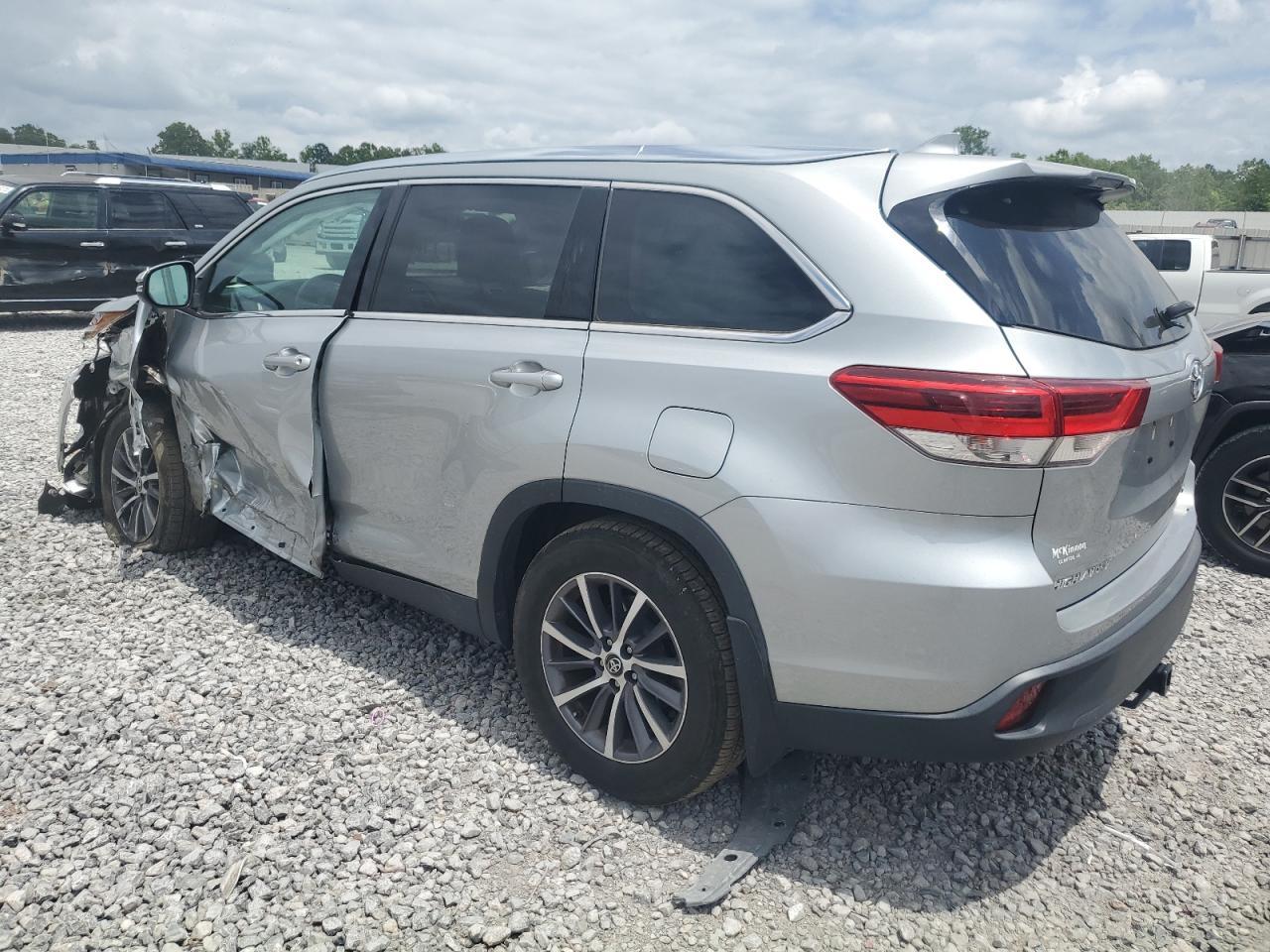 2019 Toyota Highlander Se - Image 2