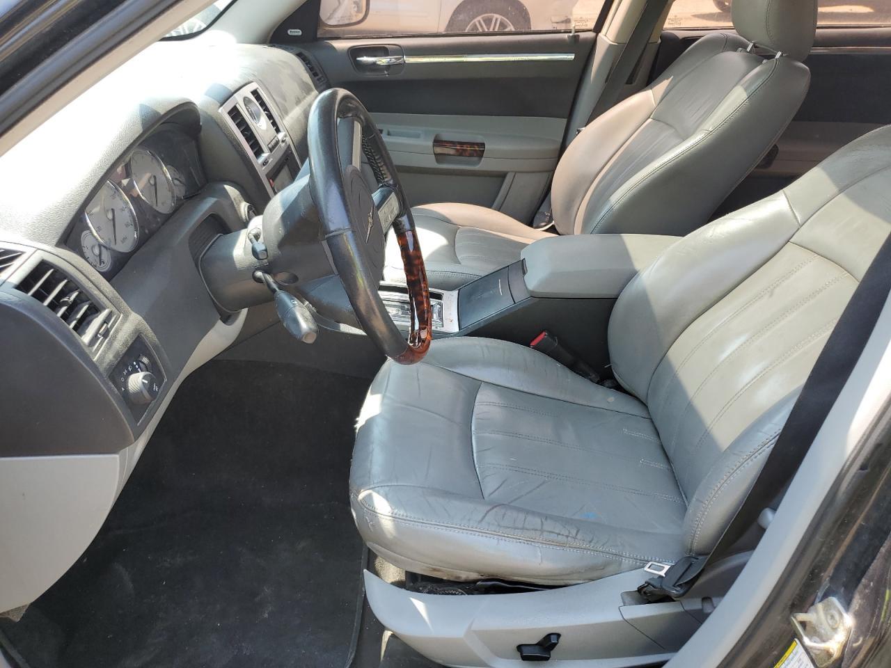 2006 Chrysler 300C - Image 7