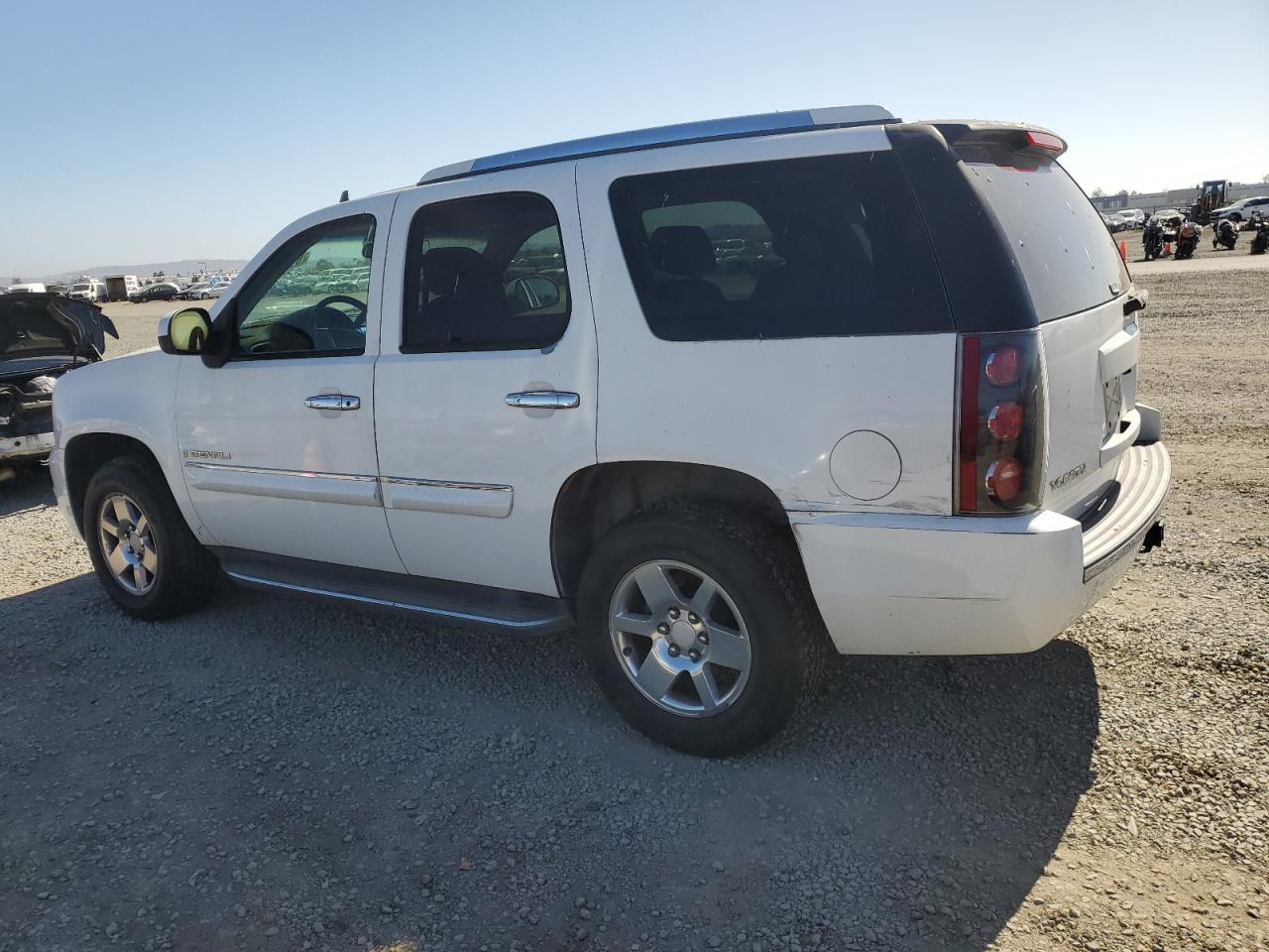 2007 GMC Yukon Denali - Image 2