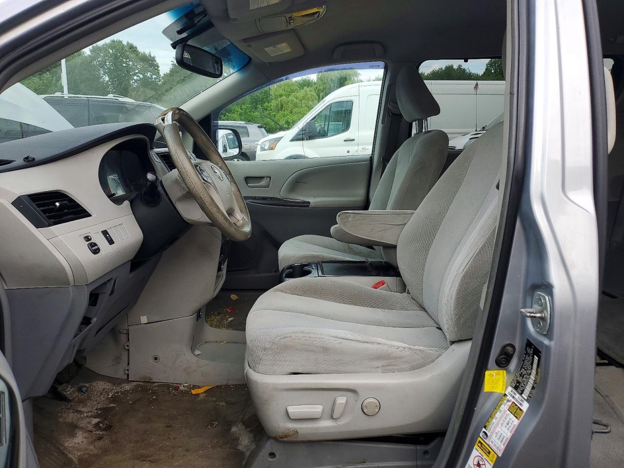 2013 Toyota Sienna Le - Фото 7