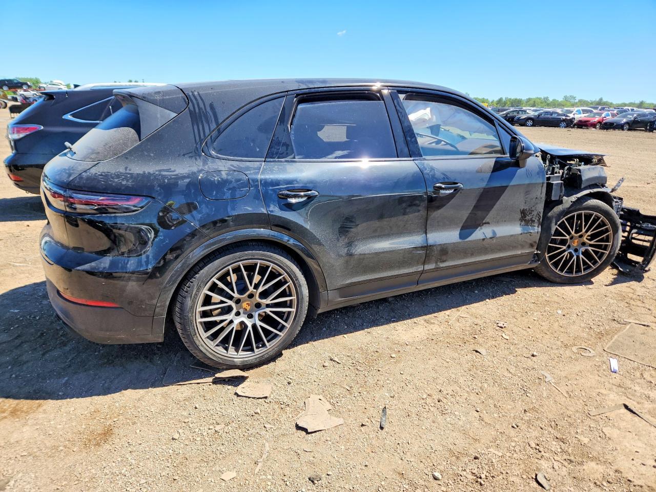 2023 Porsche Cayenne E-Hybrid - Image 3