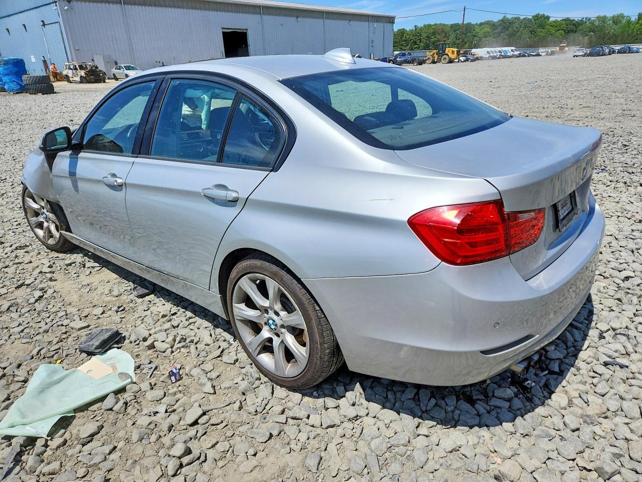 2015 BMW 328 Xi Sulev - Image 2
