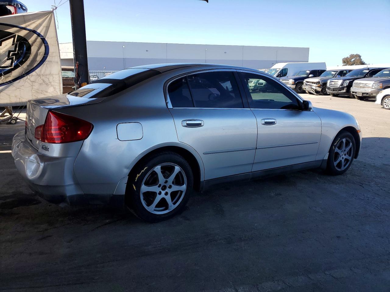 2004 Infiniti G35 Base - Image 3