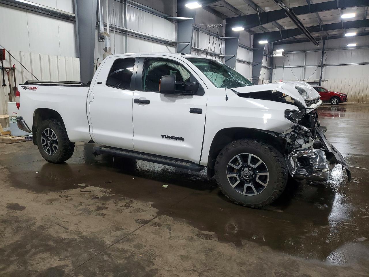 2018 Toyota Tundra Sr5 - Image 4