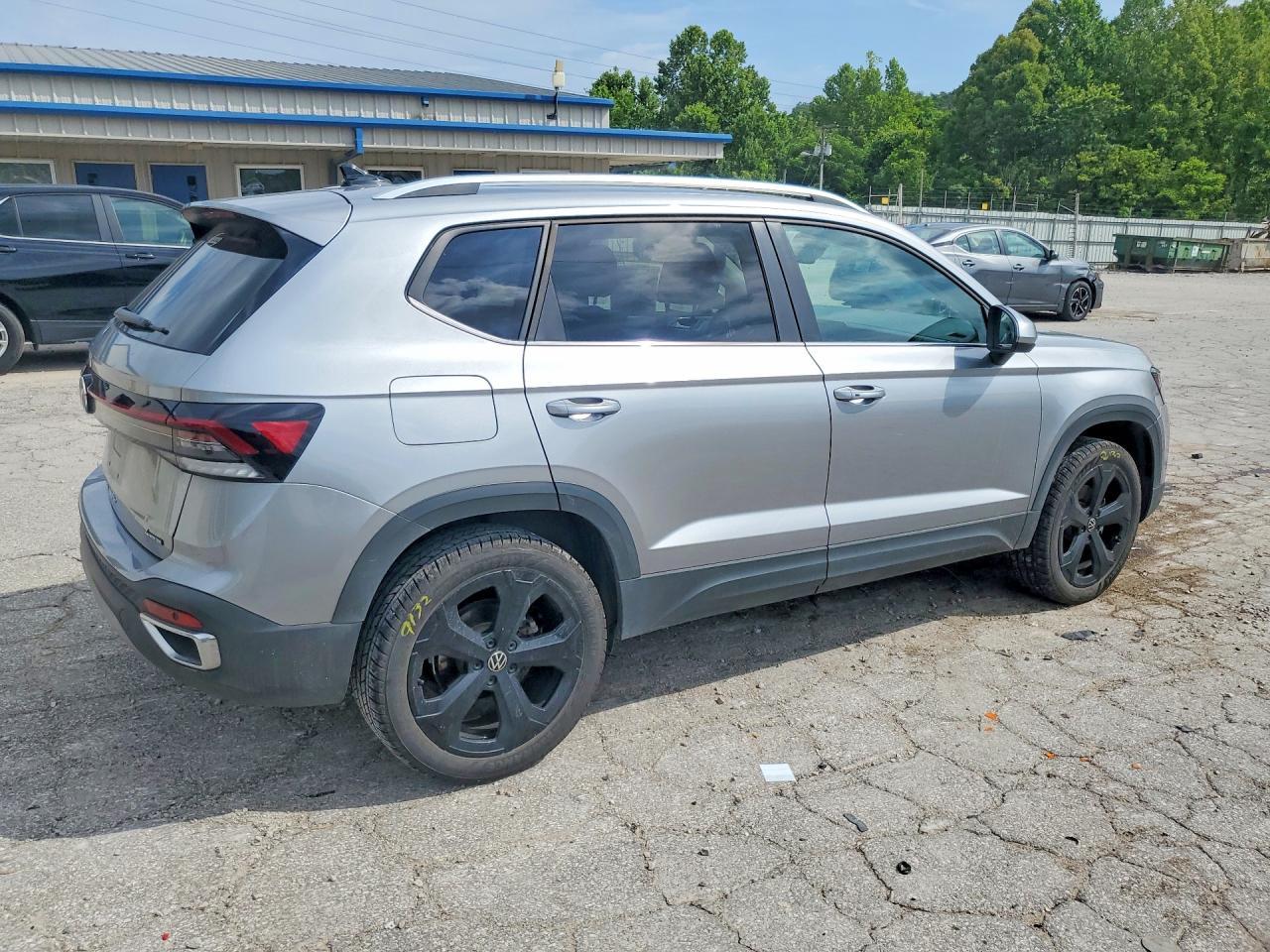 2025 Volkswagen Taos Sel - Фото 3