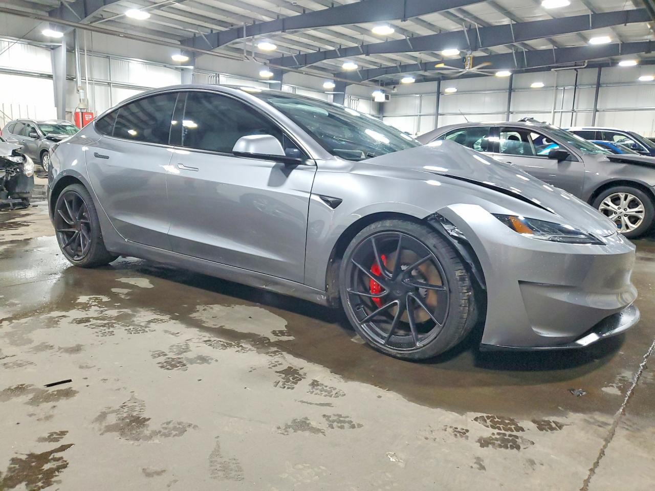 2025 Tesla Model 3 - Фото 4