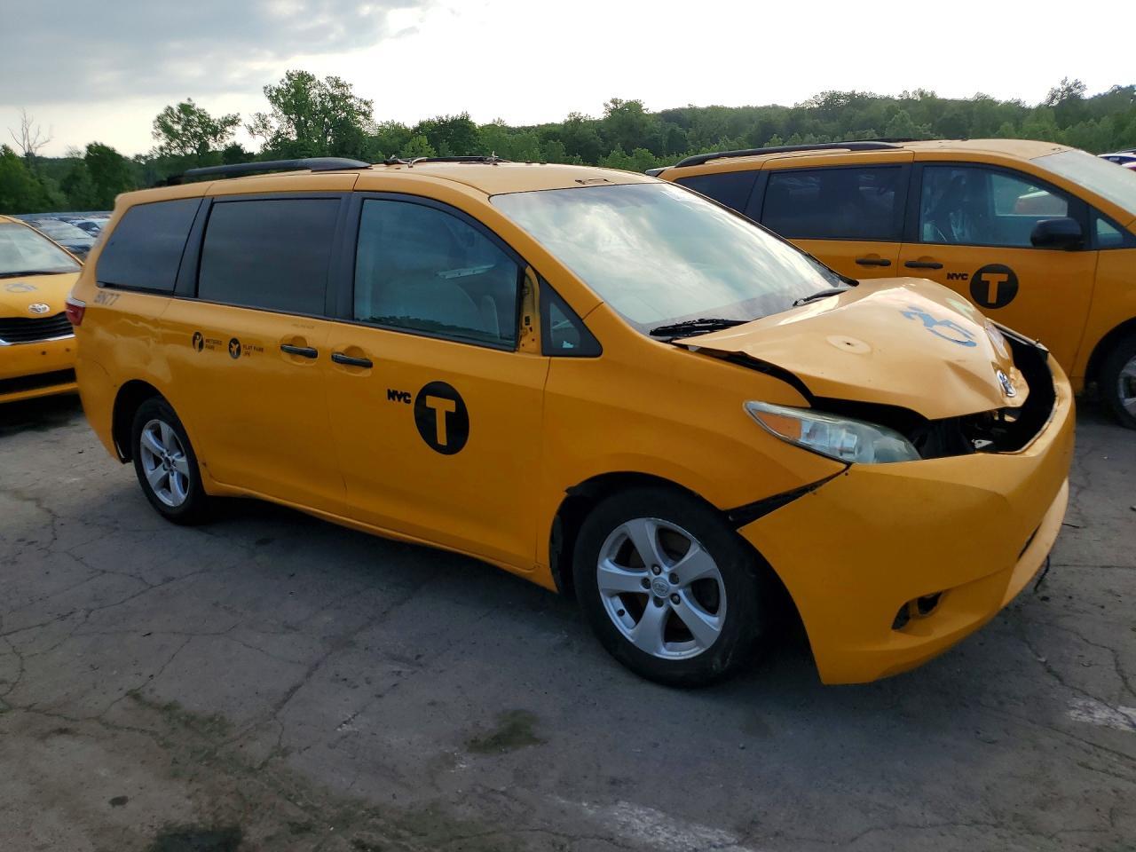 2017 Toyota Sienna Le - Фото 4