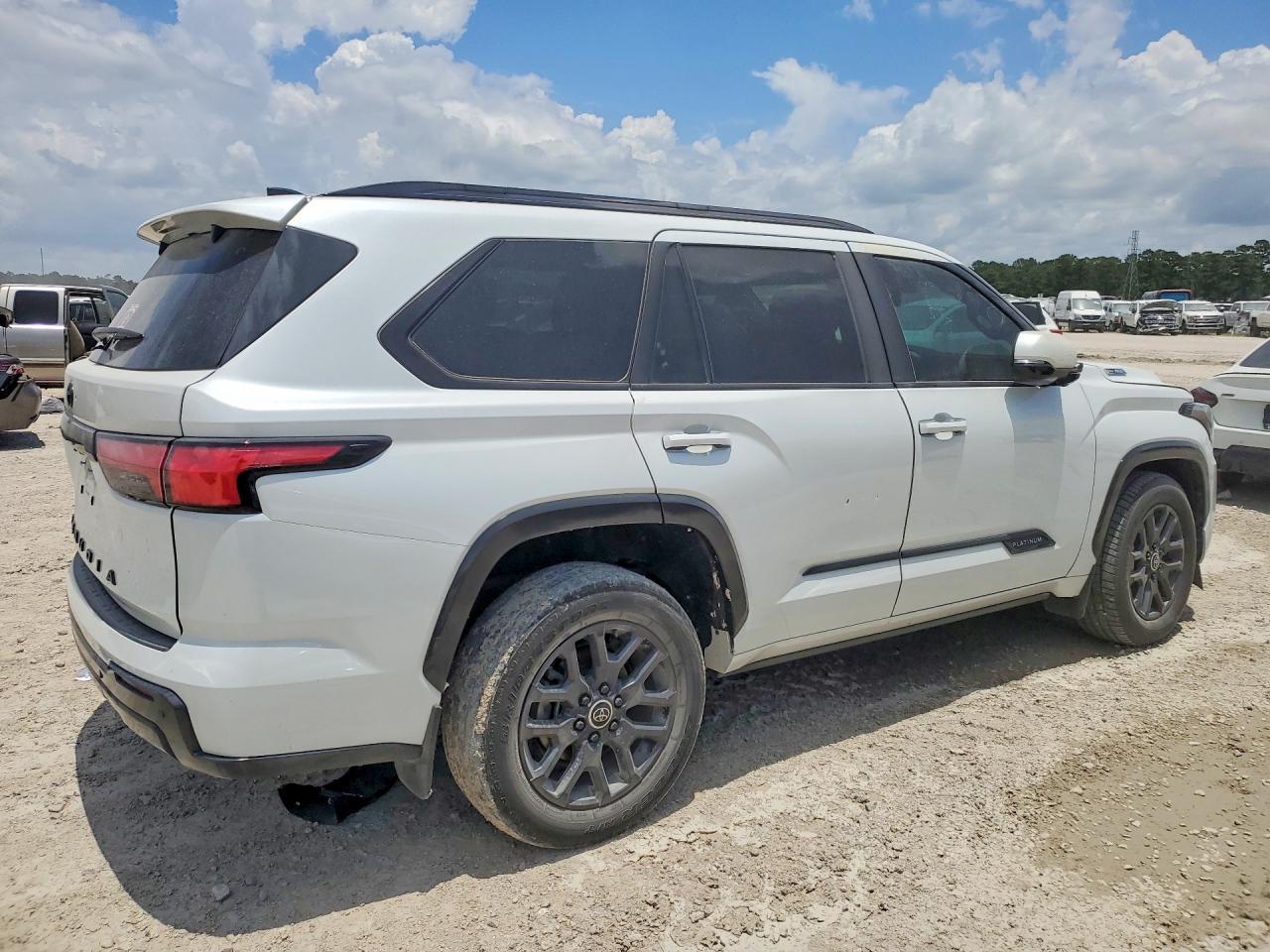 2024 Toyota Sequoia Platinum - Фото 3