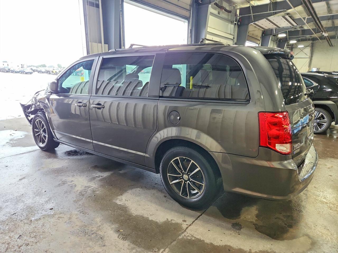 2019 Dodge Grand Caravan Gt - Image 2