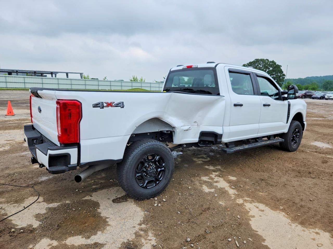 2026 Ford F350 Super Duty - Фото 3