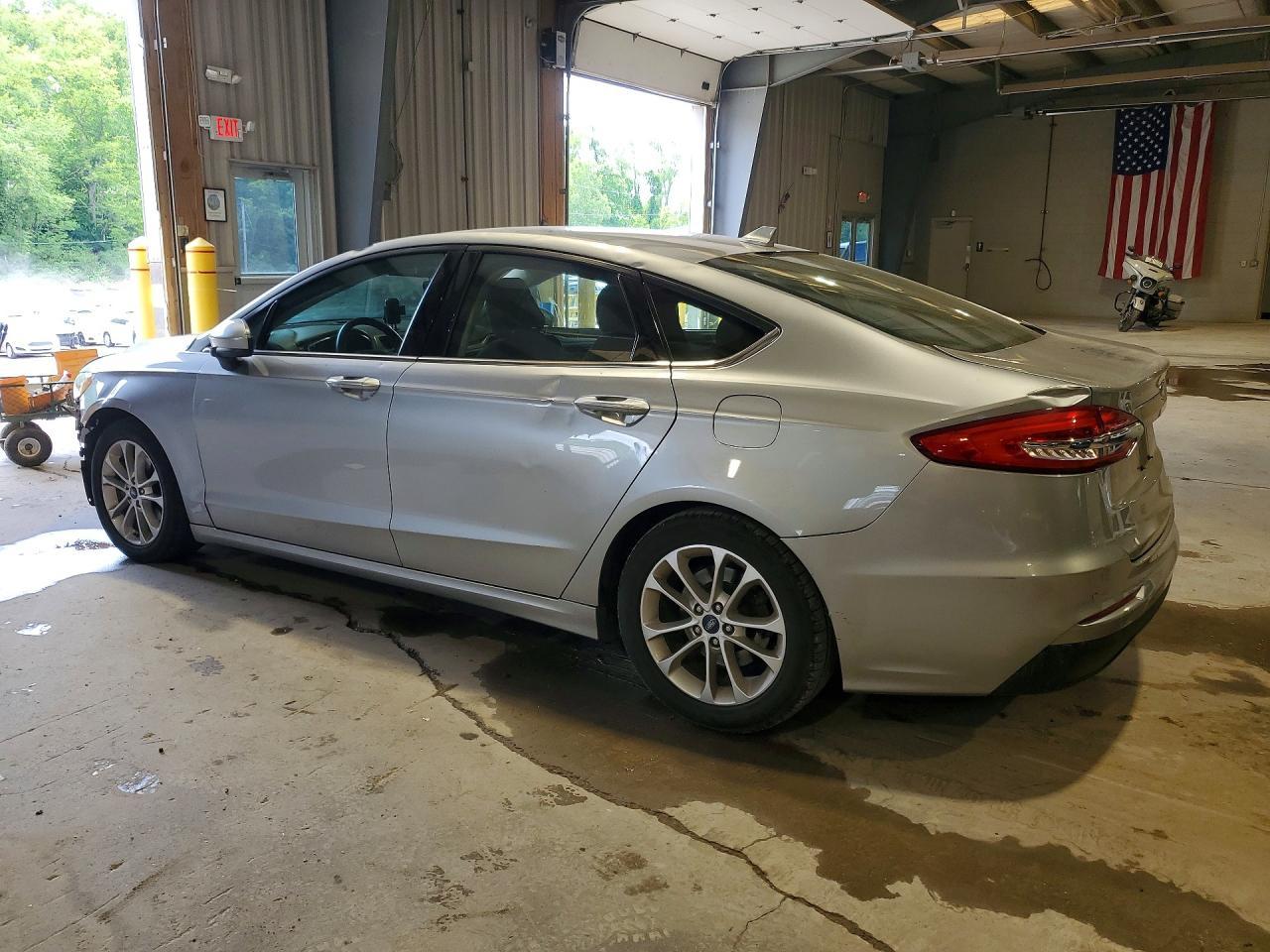 2020 Ford Fusion Se - Image 2