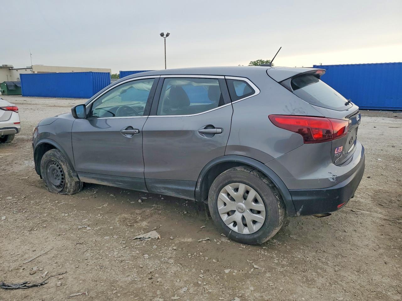 2019 Nissan Rogue Sport S - Image 2