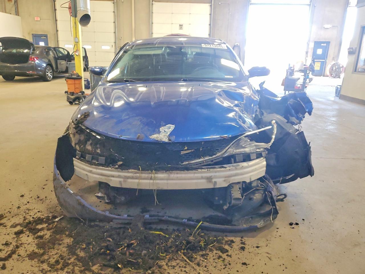 2016 Chrysler 200 Limited - Image 5