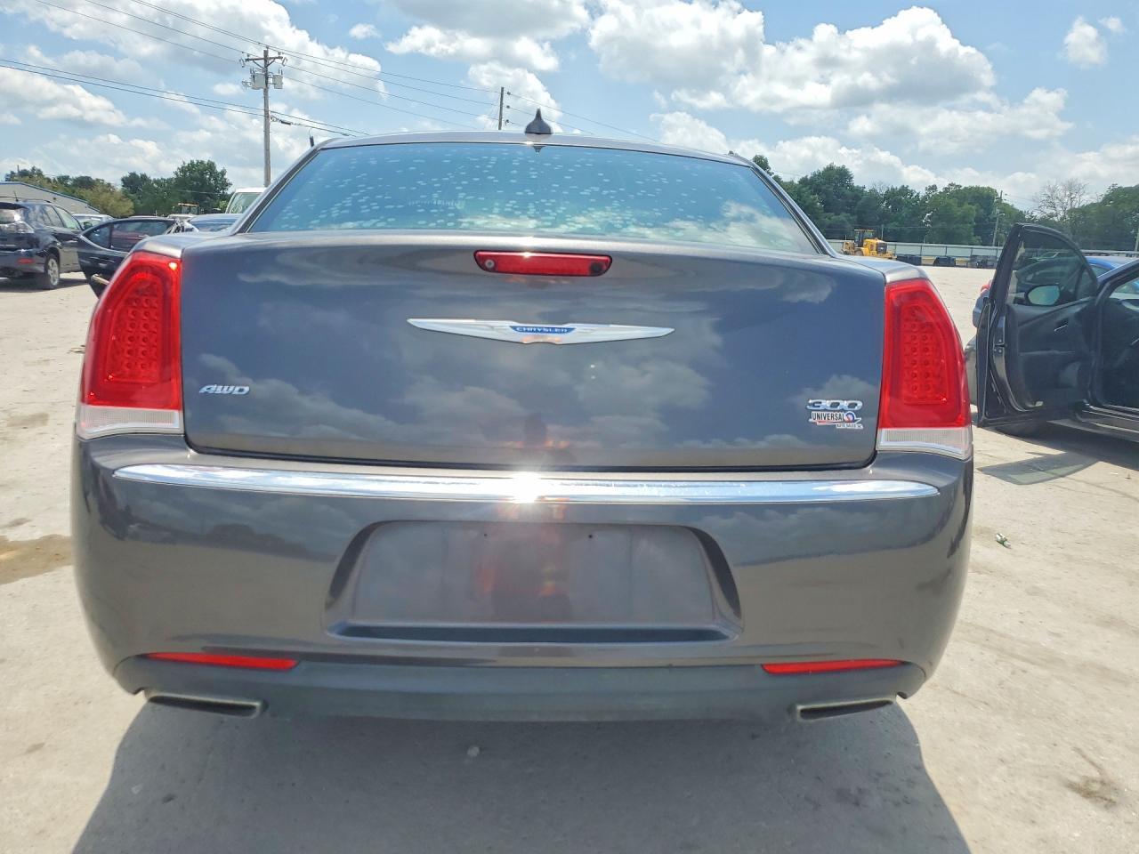 2018 Chrysler 300 Limited - Image 6