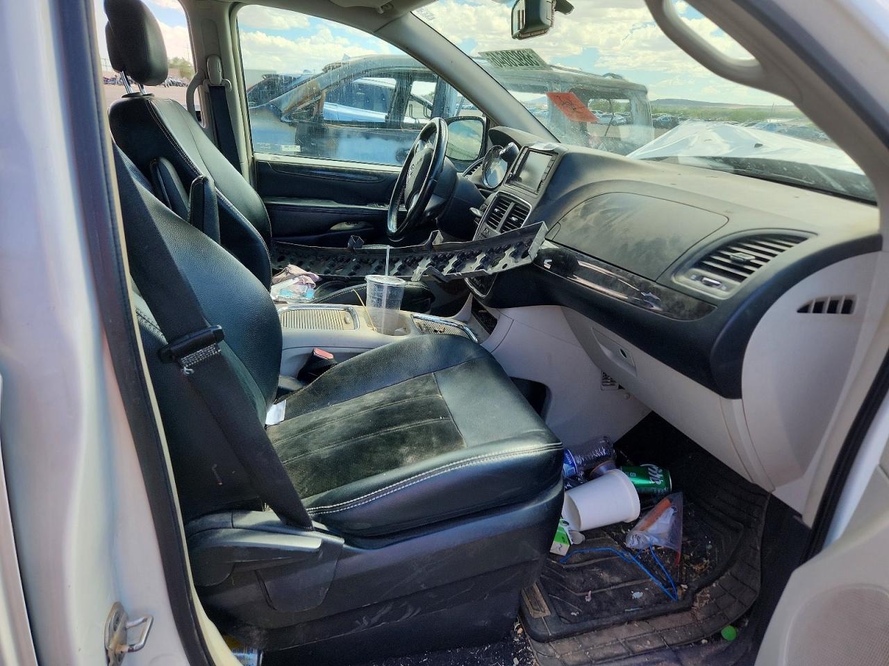 2011 Dodge Grand Caravan Crew - Image 7