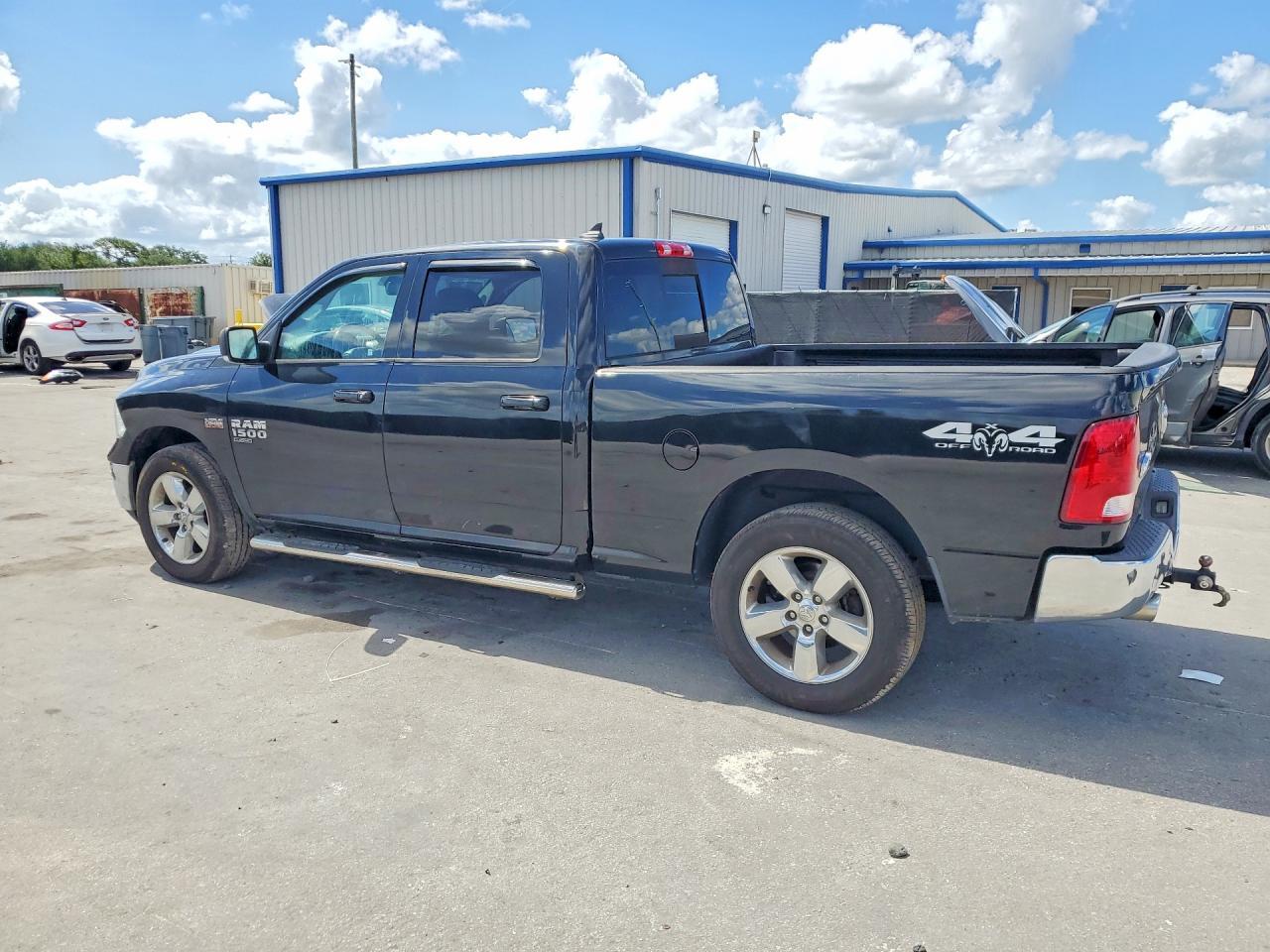 2019 Ram 1500 Classic Slt - Image 2