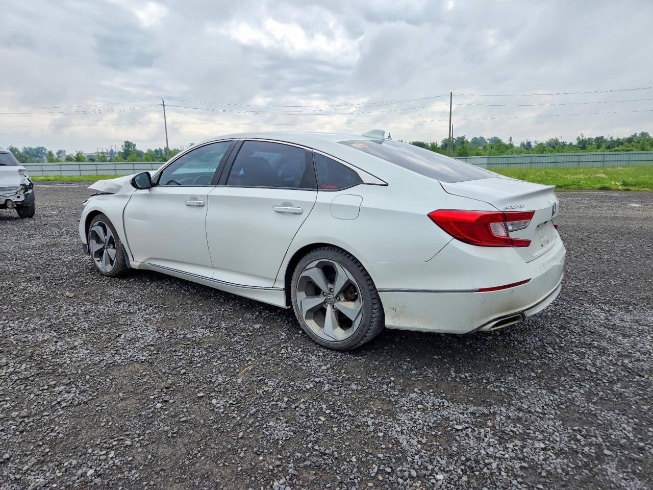 2019 Honda Accord Touring - Image 2