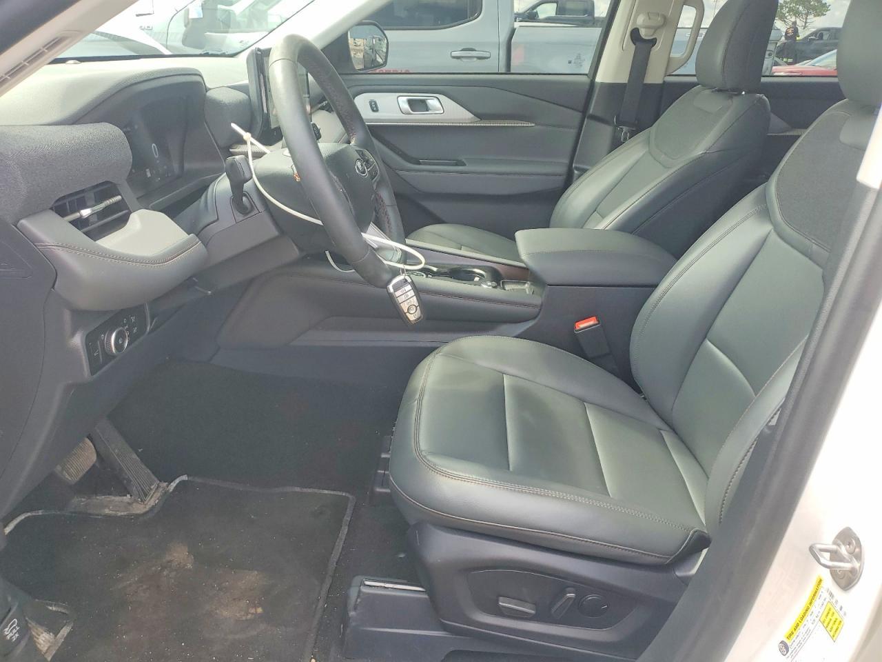 2025 Ford Explorer Active - Image 7