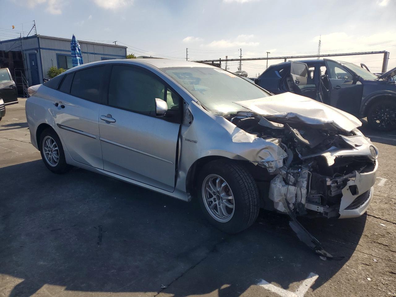 2016 Toyota Prius Two - Фото 4