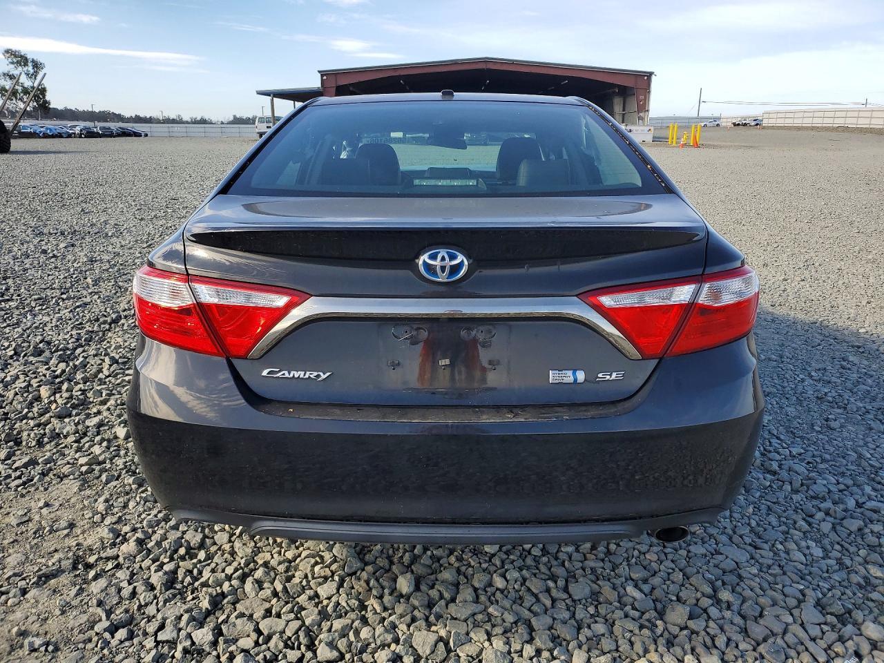 2015 Toyota Camry Hybrid Se - Image 6