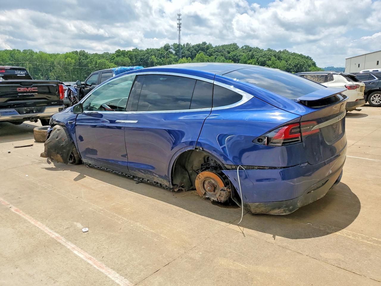 2020 Tesla Model X - Фото 2