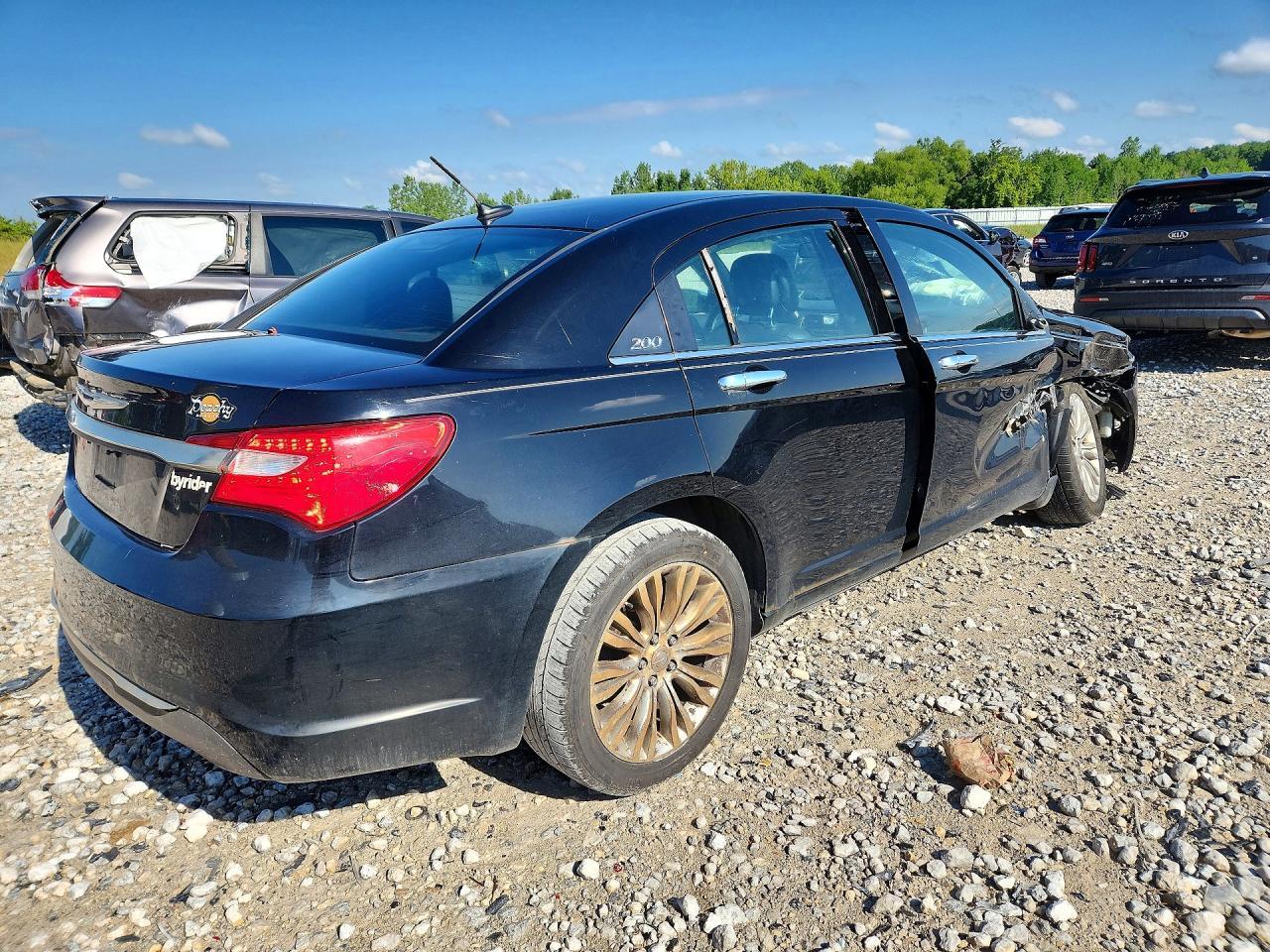 2011 Chrysler 200 Limited - Фото 3