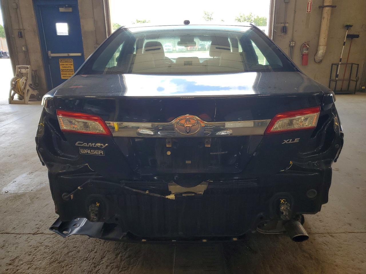 2014 Toyota Camry Xle - Image 6