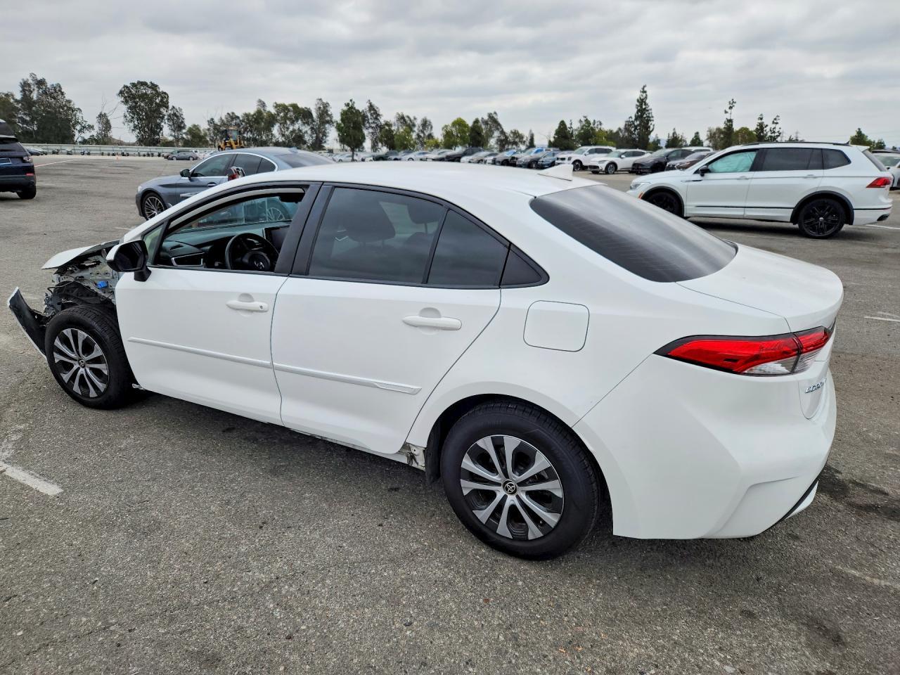 2021 Toyota Corolla Le - Фото 2