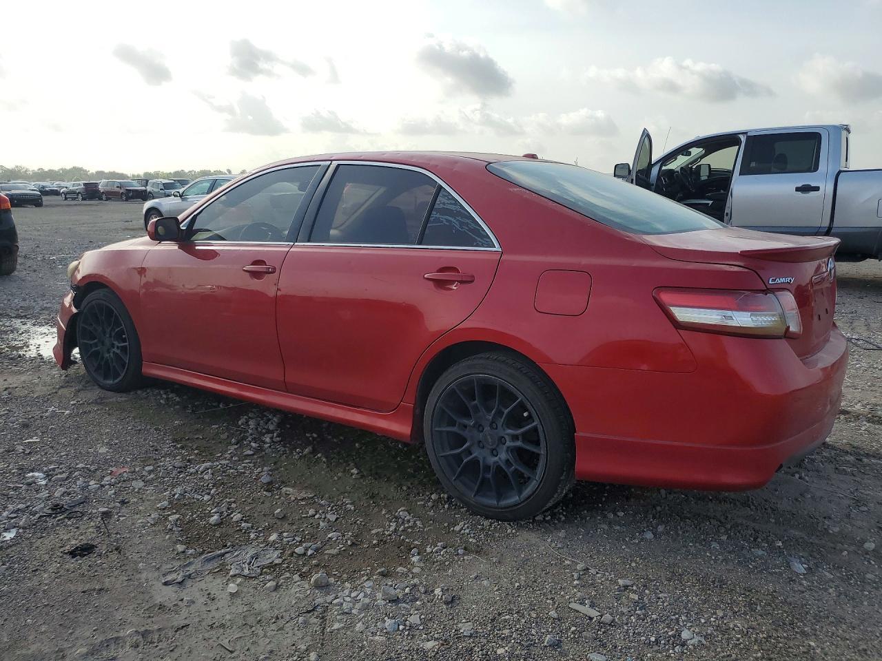2010 Toyota Camry Se - Фото 2