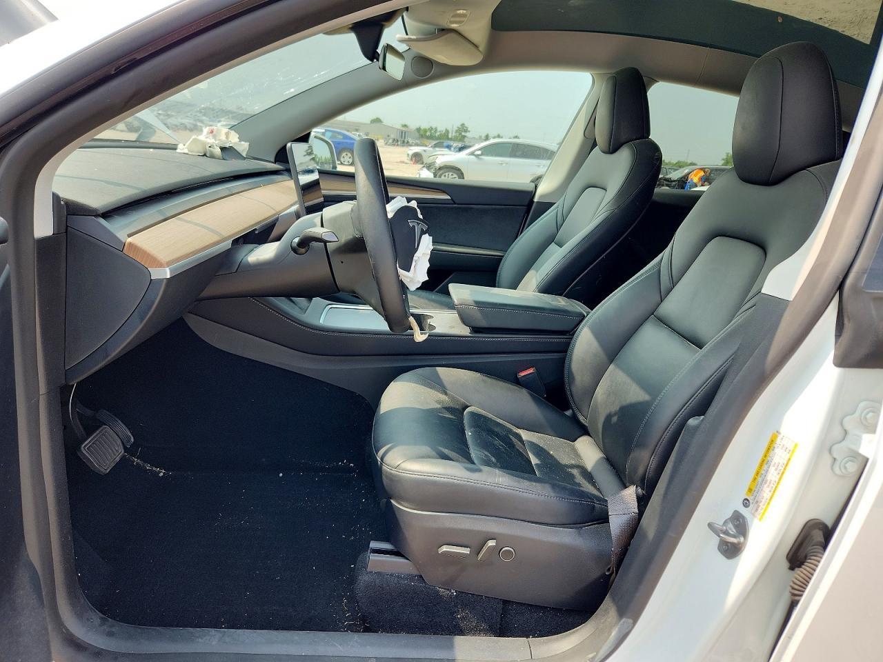 2025 Tesla Model Y - Фото 7