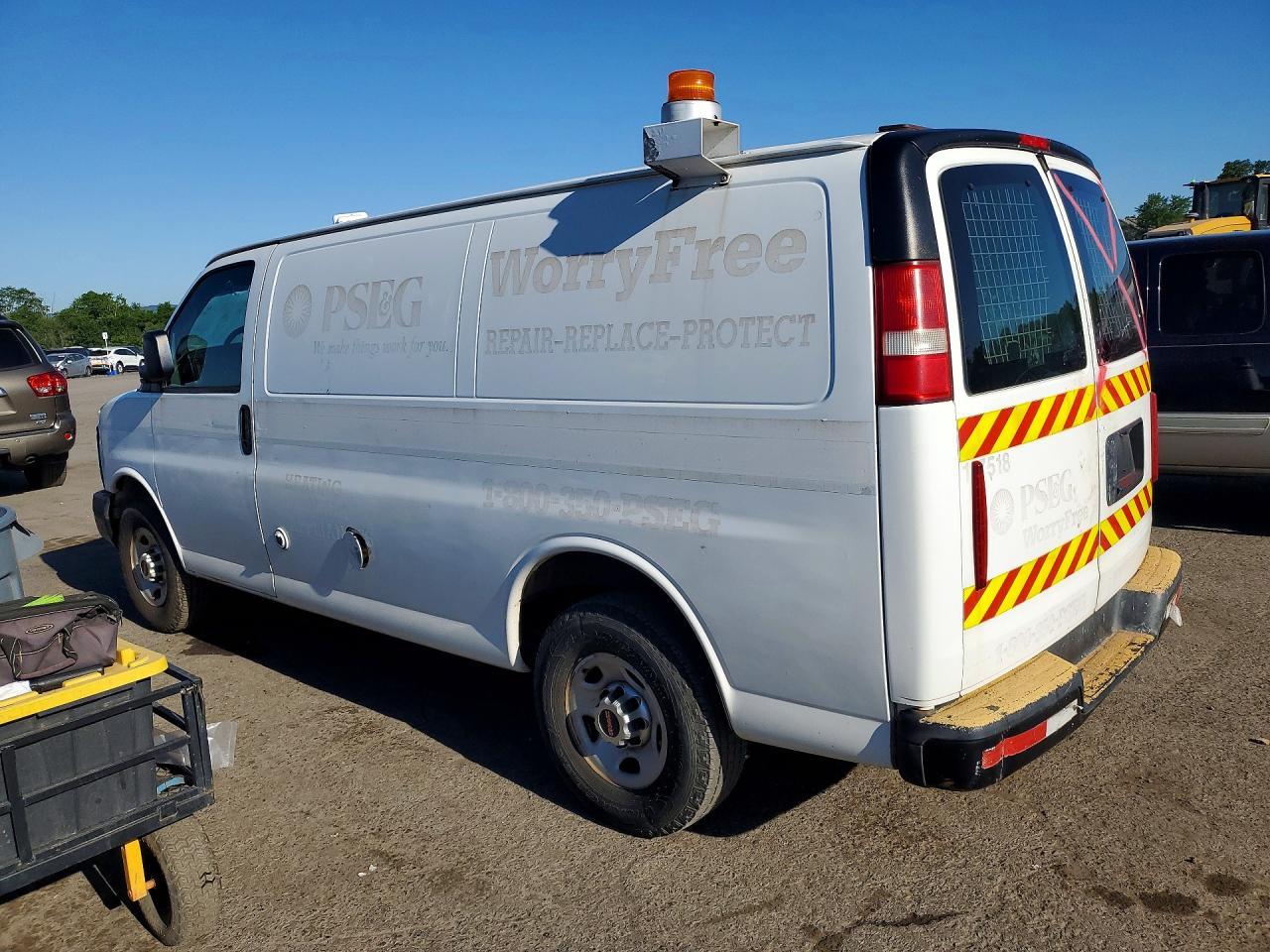 2015 GMC Savana G3500 - Image 3