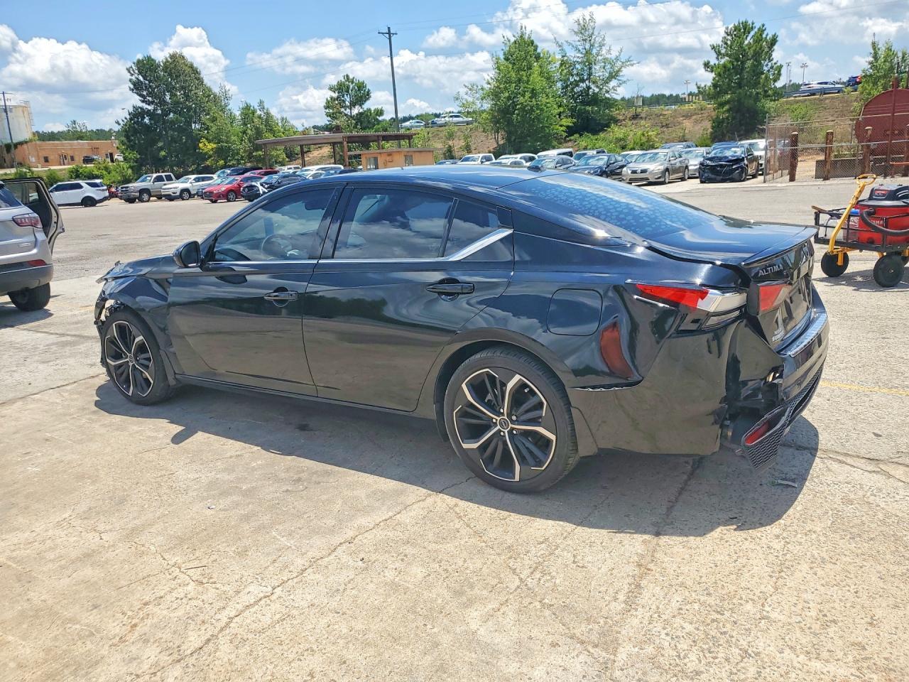 2023 Nissan Altima Sr - Image 2