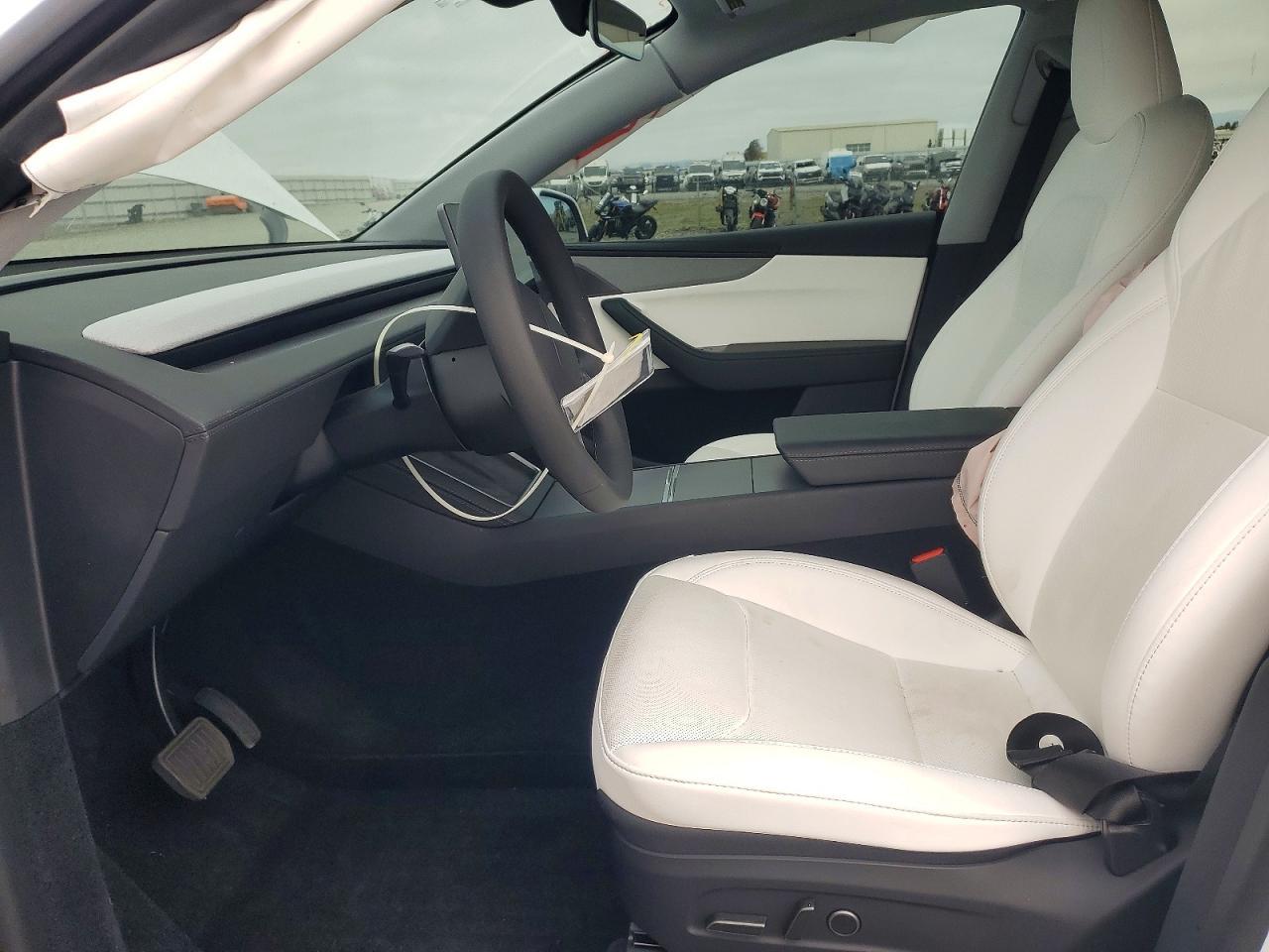 2026 Tesla Model Y - Фото 7