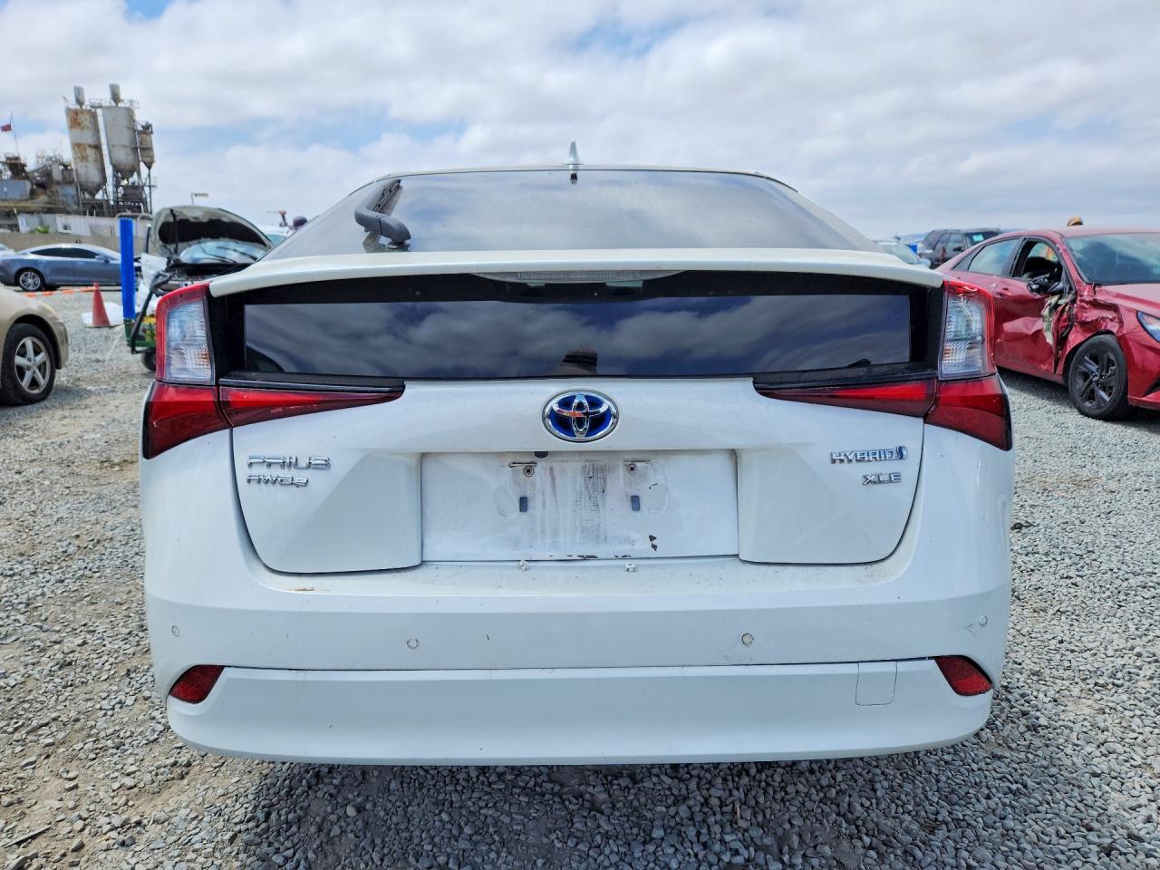 2019 Toyota Prius Xle Awd-E - Image 6