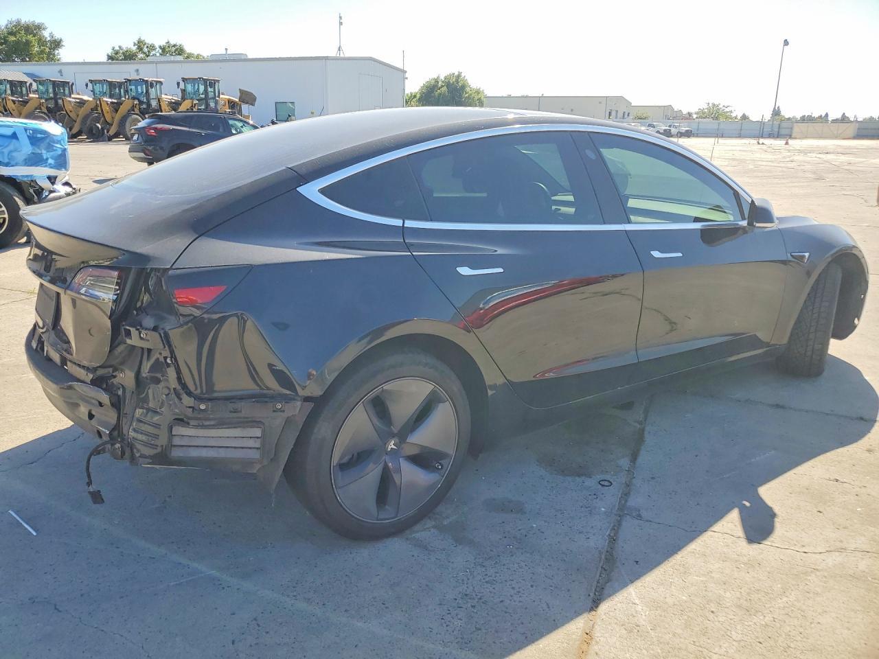 2018 Tesla Model 3 - Фото 3