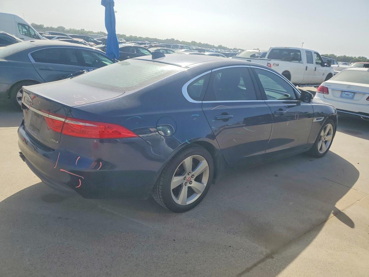 2017 Jaguar Xf - Фото 3