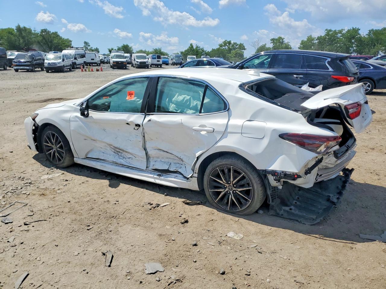 2021 Toyota Camry Se - Image 2