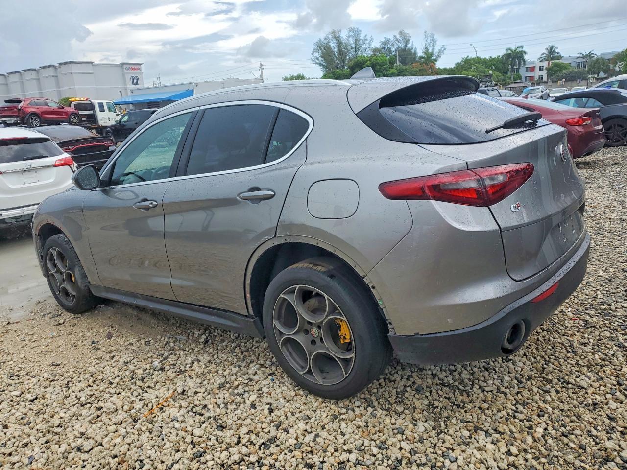 2018 Alfa Romeo Stelvio - Image 2