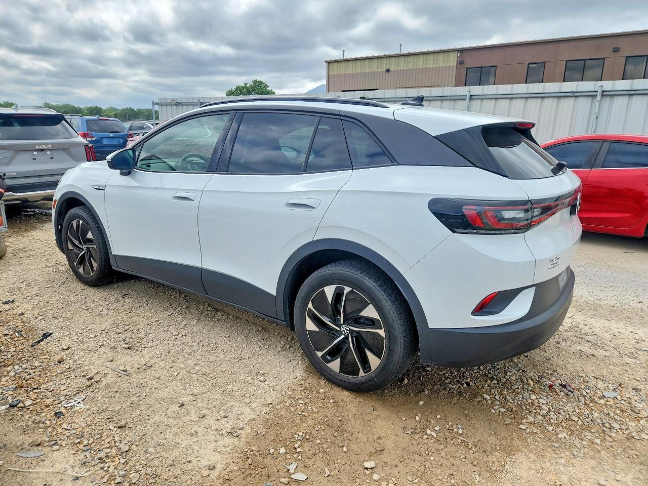 2022 Volkswagen Id.4 Pro - Image 2