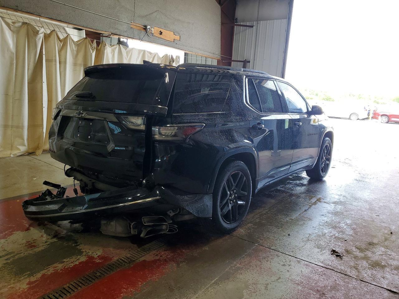 2019 Chevrolet Traverse Premier - Image 3