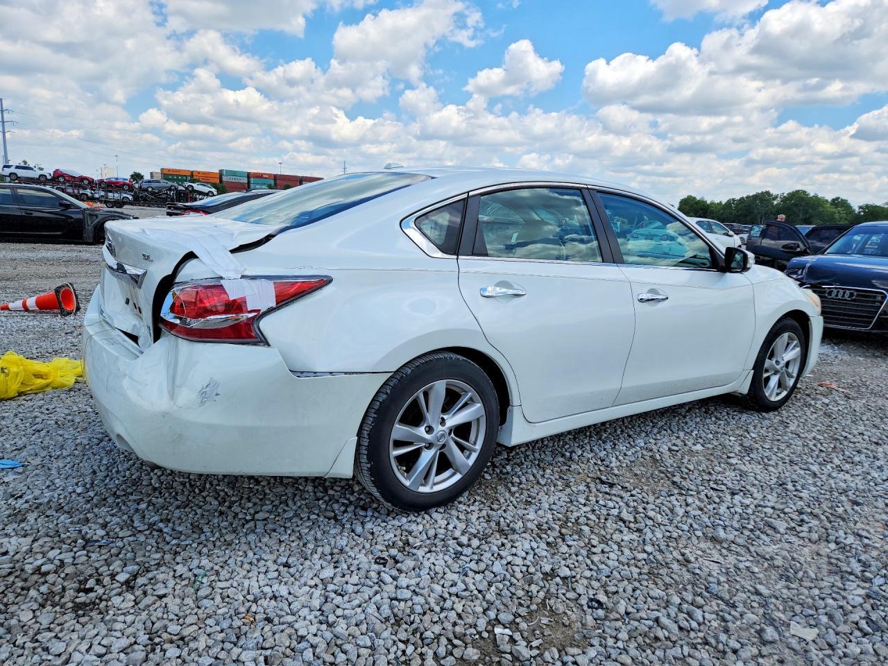 2014 Nissan Altima 2.5 - Image 3