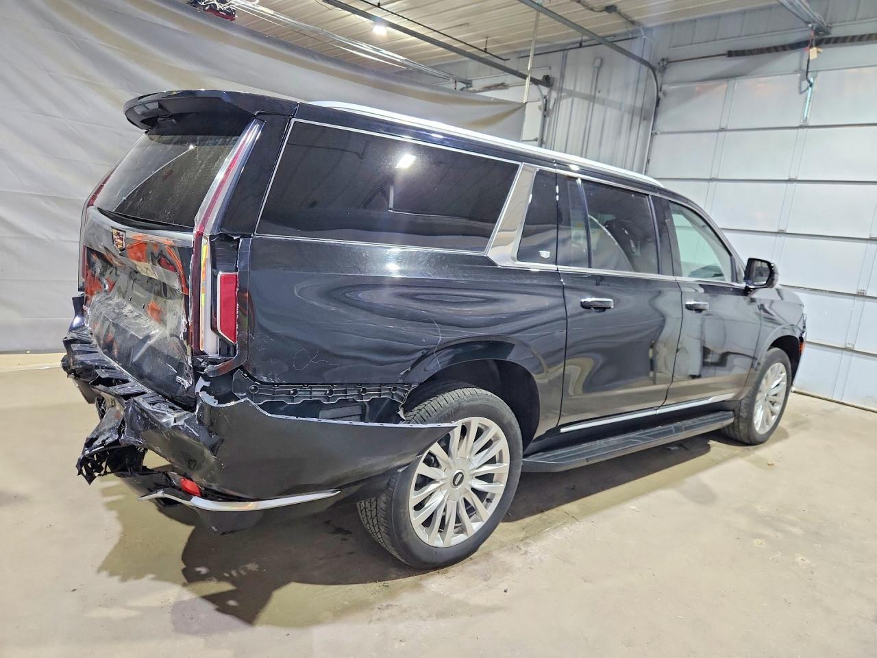 2023 Cadillac Escalade Esv Luxury - Image 3