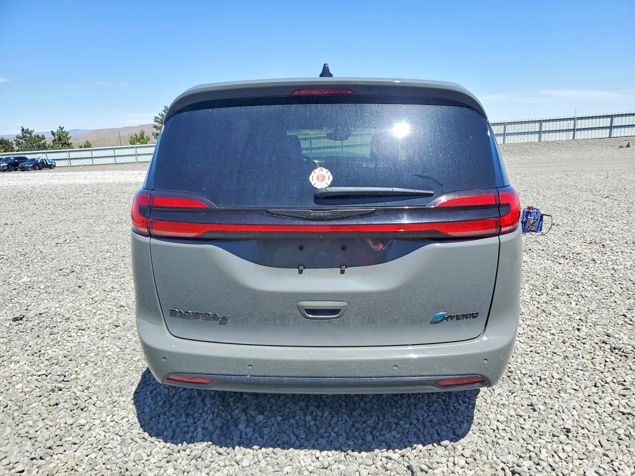 2023 Chrysler Pacifica Hybrid Limited - Image 6
