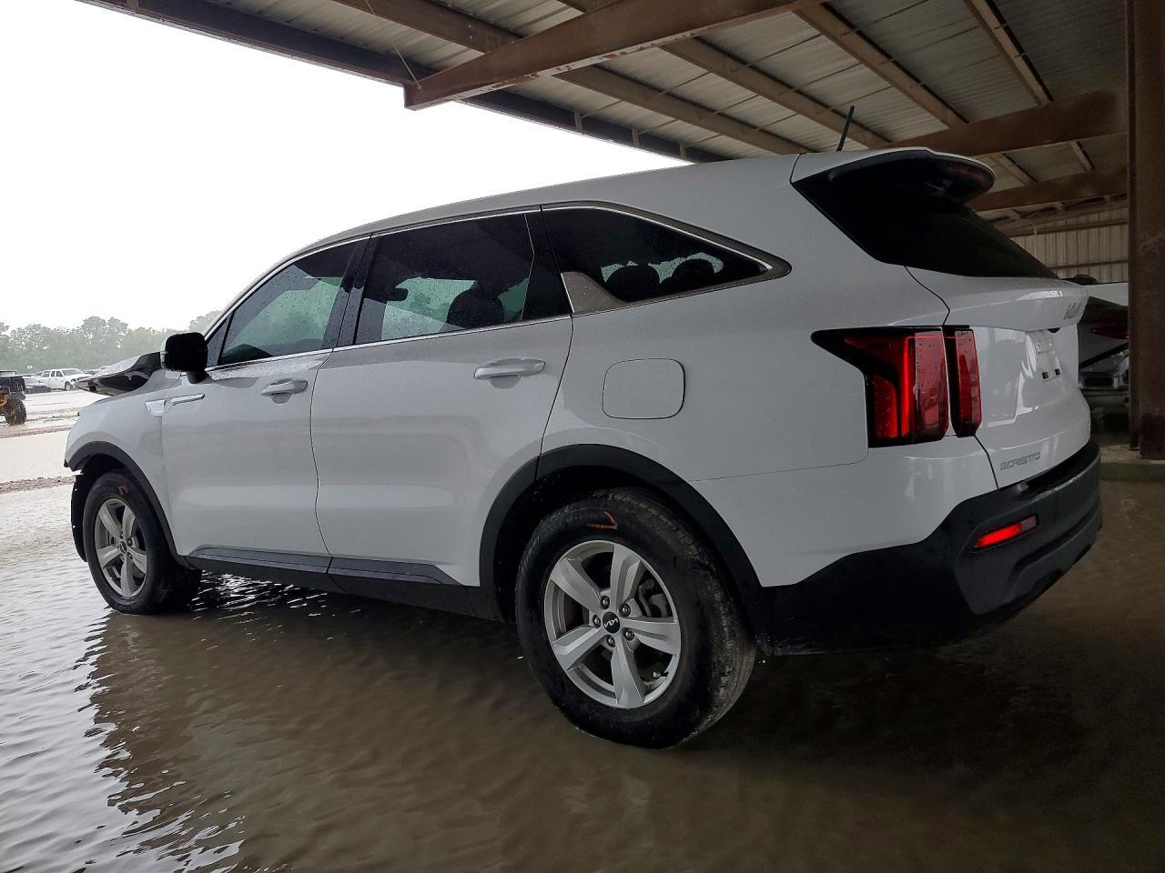 2023 Kia Sorento Lx - Image 2