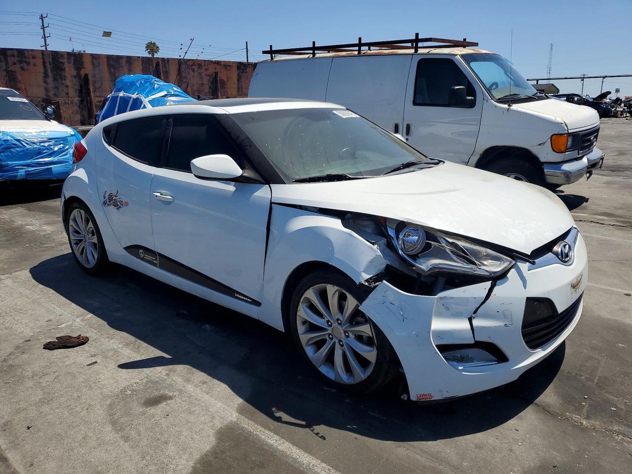 2016 Hyundai Veloster Base - Image 4