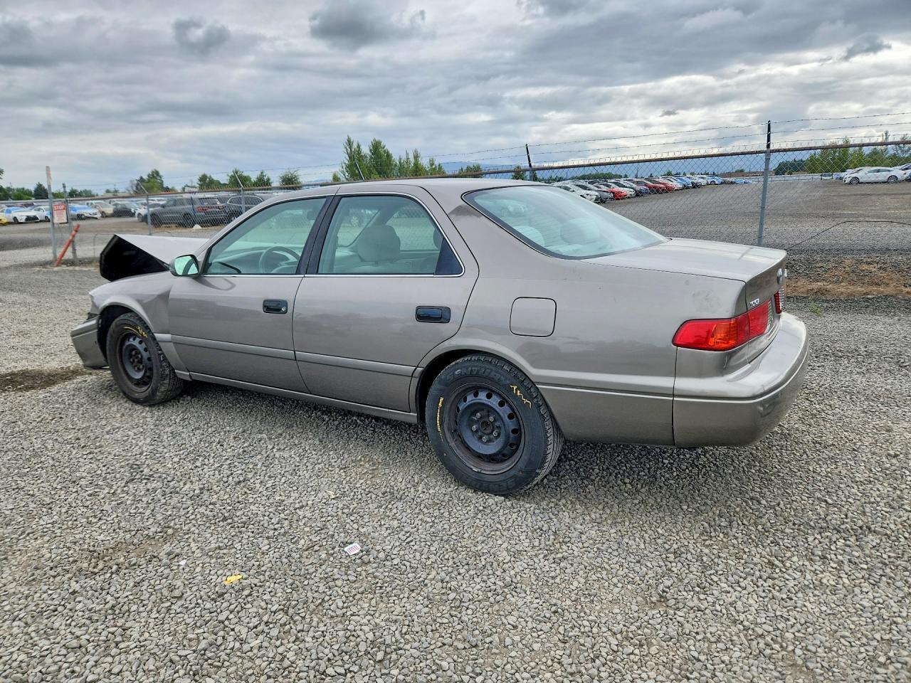 2001 Toyota Camry Ce - Фото 2