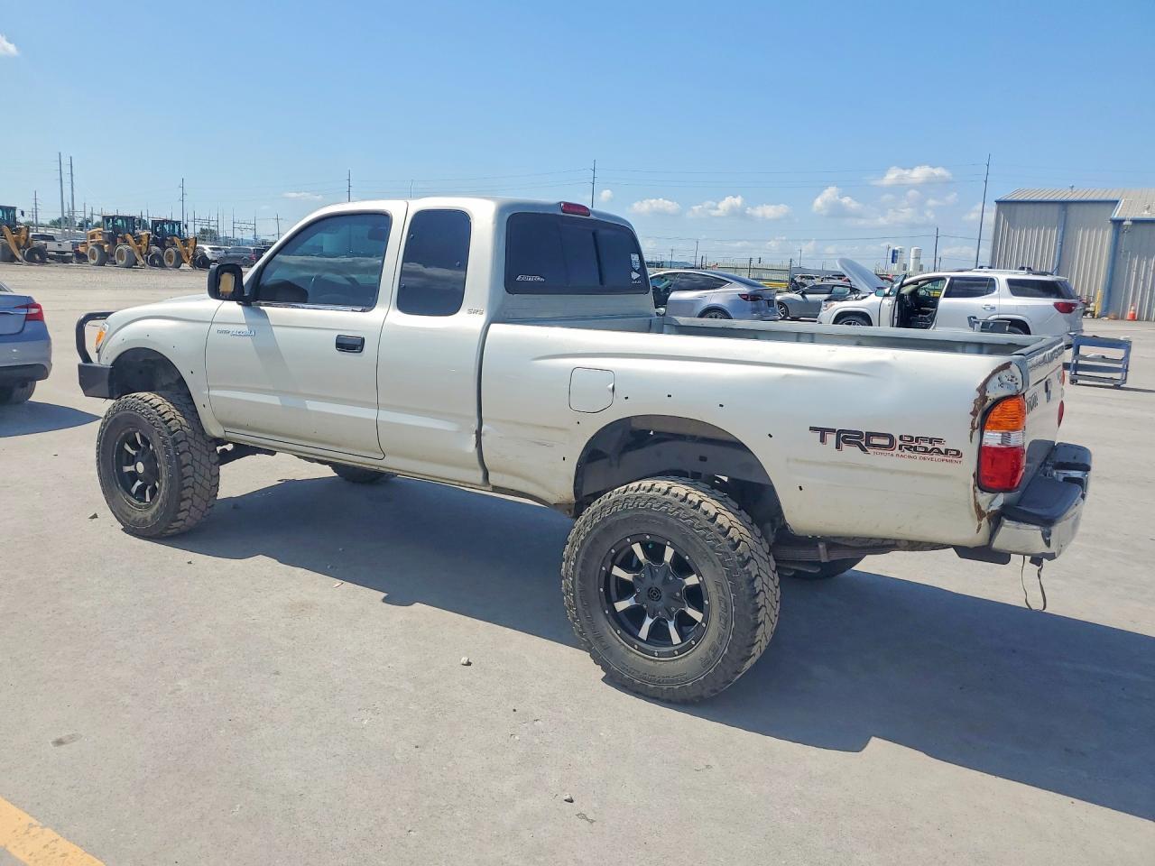 2001 Toyota Tacoma Xtracab - Image 2