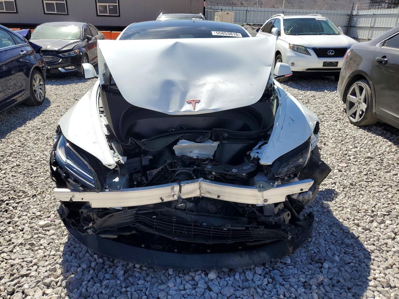 2025 Tesla Model 3 - Фото 5